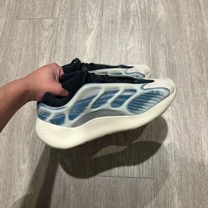adidas yeezy 700 v3 kyanite